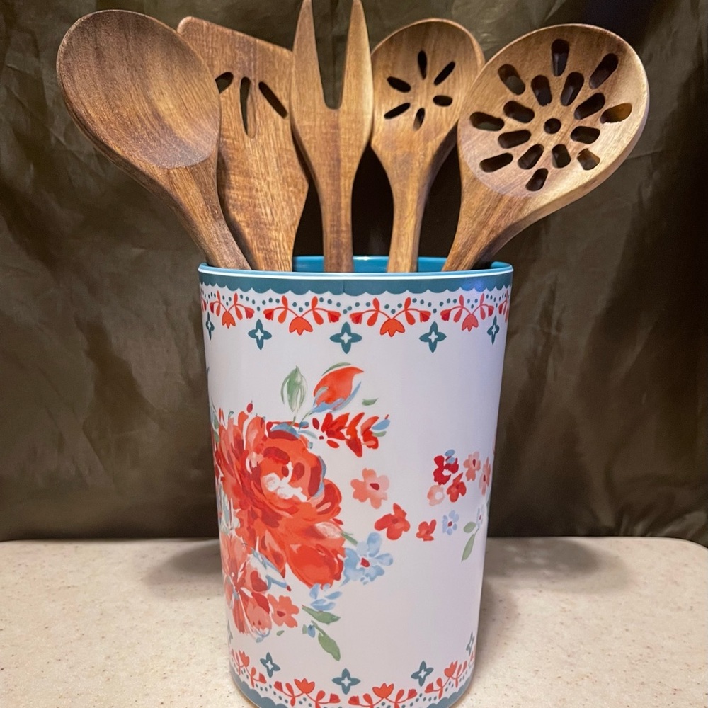 Pioneer Woman Gorgeous Garden Utensil Crock With 5 Piece Wood Tools Set USED